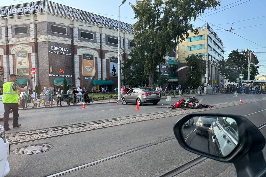 Возбуждено дело по факту ДТП с погибшим мотоциклистом в центре Калининграда