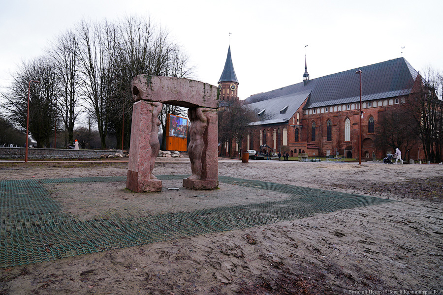 «Грязные» миллионы: во что превратился благоустроенный остров Канта к весне (фото)