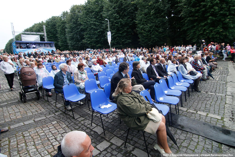«Мокрый глобус»: фоторепортаж с открытия фестиваля «Территория мира»