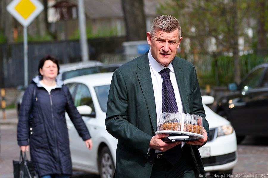 Карты, фотки, все дела: ежегодный отчет Антона Алиханова в фотографиях