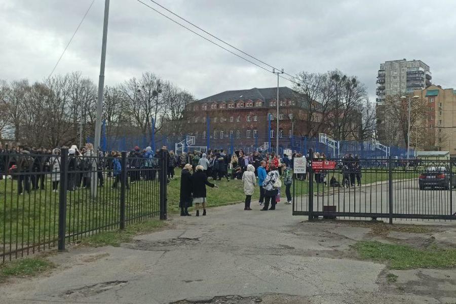 В Калининграде эвакуируют школу № 24 из-за сообщения о минировании (фото)