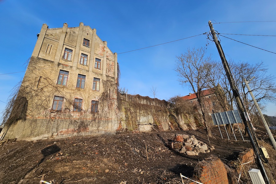 В замке Георгенбург при реставрации обнаружили два неизвестных ранее подвальных помещения