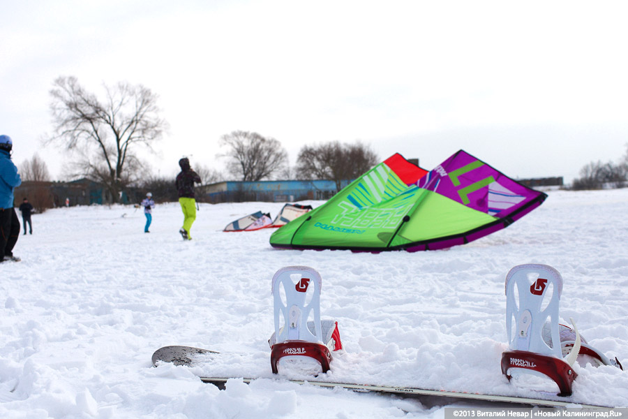 «Без тормозов»: репортаж с соревнований по сноукайтингу и айсбордингу