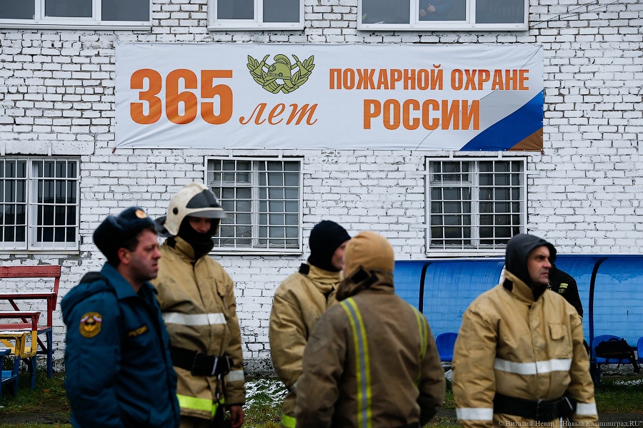 Пожарные предотвратили взрыв баллонов с газом в Московском районе Калининграда