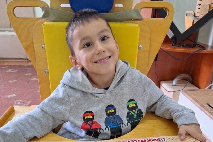 В помощь мальчику с ДЦП из Славска проводят сбор средств