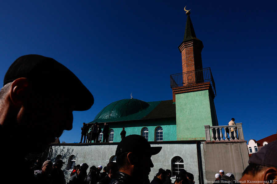 Сотни мусульман совершили под Калининградом молитву в честь Ураза-Байрам (фото)