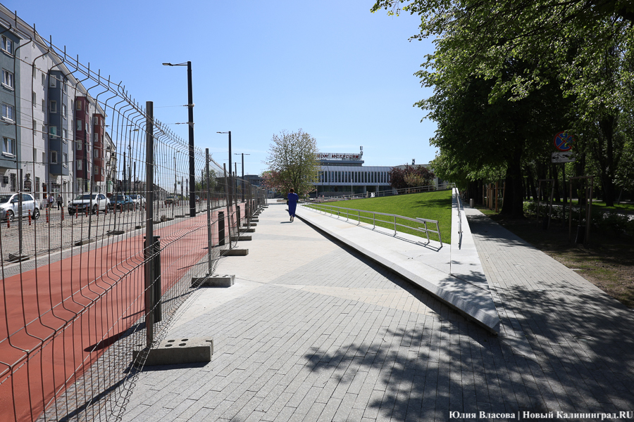 На площади у Дома искусств завершается благоустройство. Вот как она выглядит (фото)