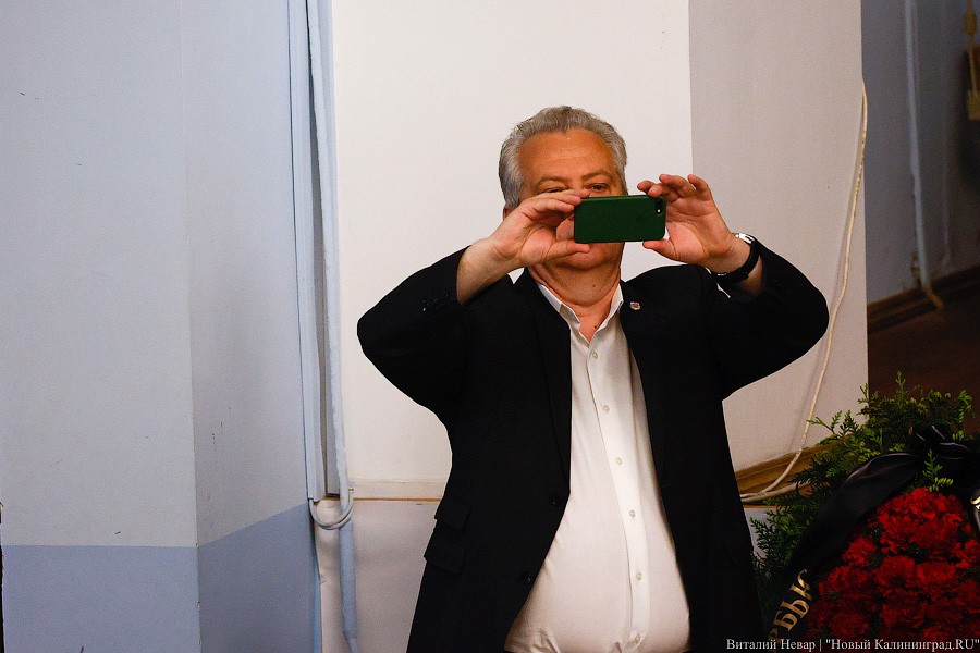 Калининград прощается с адмиралом и экс-губернатором Владимиром Егоровым (фото)