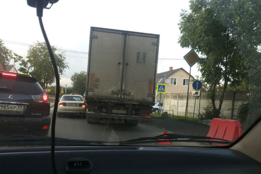 В Большом Исаково из-за ДТП затруднено движение