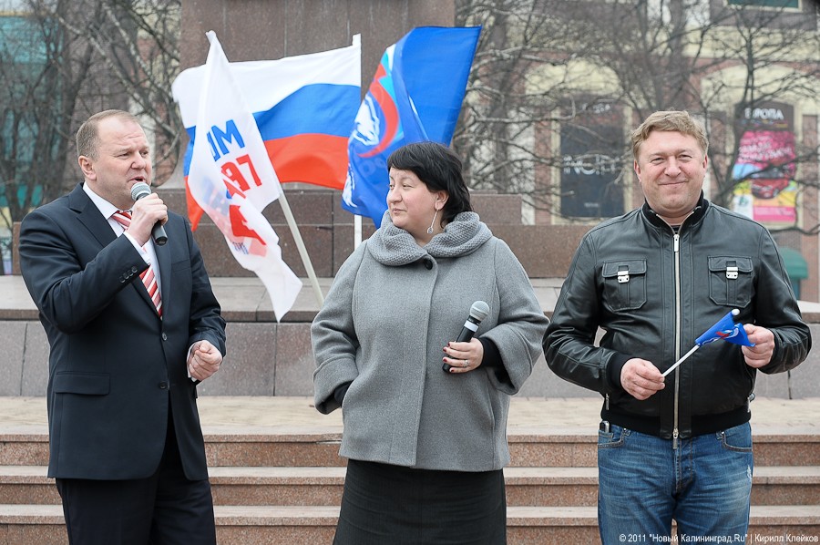 "ЕР" вышла к монументу "Мать-Родина" поблагодарить своих сторонников (+фото)