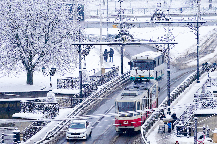За ночь Калининград замело снегом. Вот как выглядел город утром 13 января (фото)