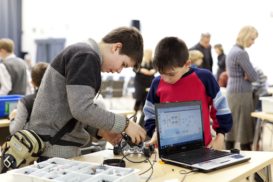 «Битва за будущее»: фоторепортаж с олимпиады по робототехнике