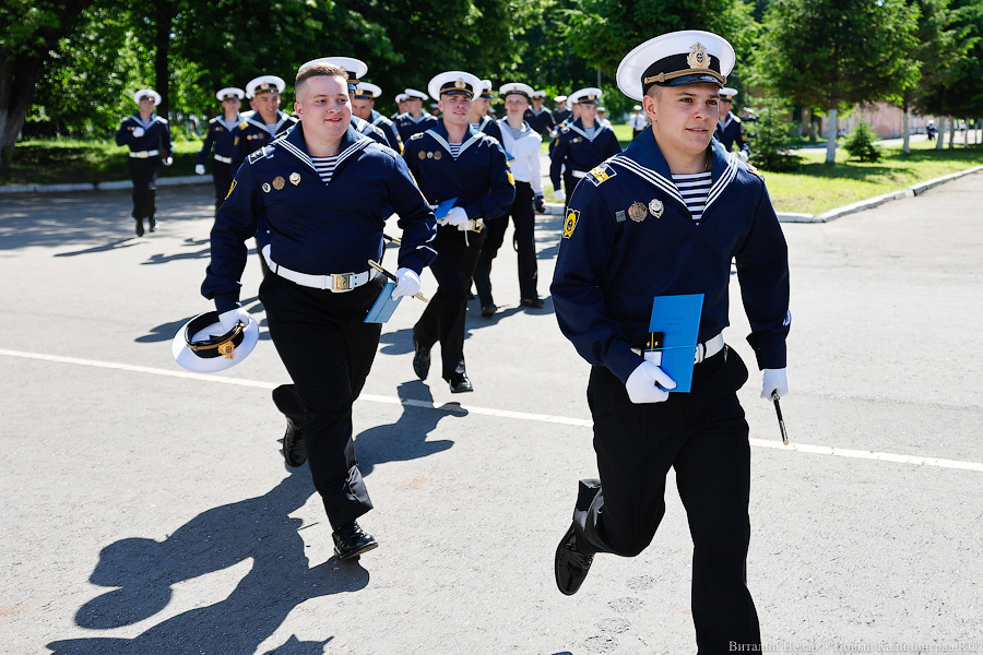 Погоны, кортики и женщины-офицеры: как прошел выпуск в БВМИ (фото)