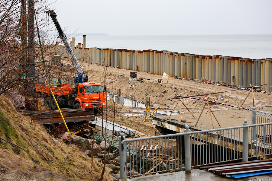 Вода, сваи, буны: что происходит в Светлогорске, где реконструируют старый променад (фото)