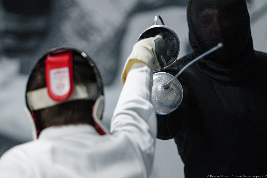 На острие атаки: в Калининграде открылась первая школа фехтования