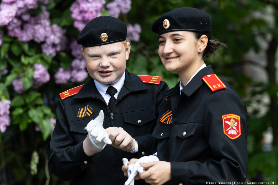Вино из одуванчиков: изнанка генеральной репетиции парада в Калининграде (фото)