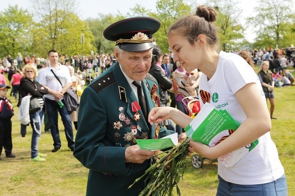 «МегаФон» помог калининградским ветеранам поздравить однополчан с Днем Победы