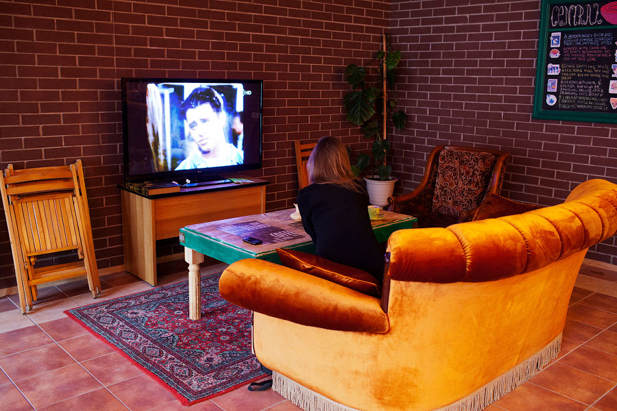 Как у «Друзей»: новая кофейня на улице Коммунистической