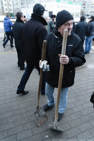 "В руки - лопаты-2": фоторепортаж "Нового Калининграда.Ru"