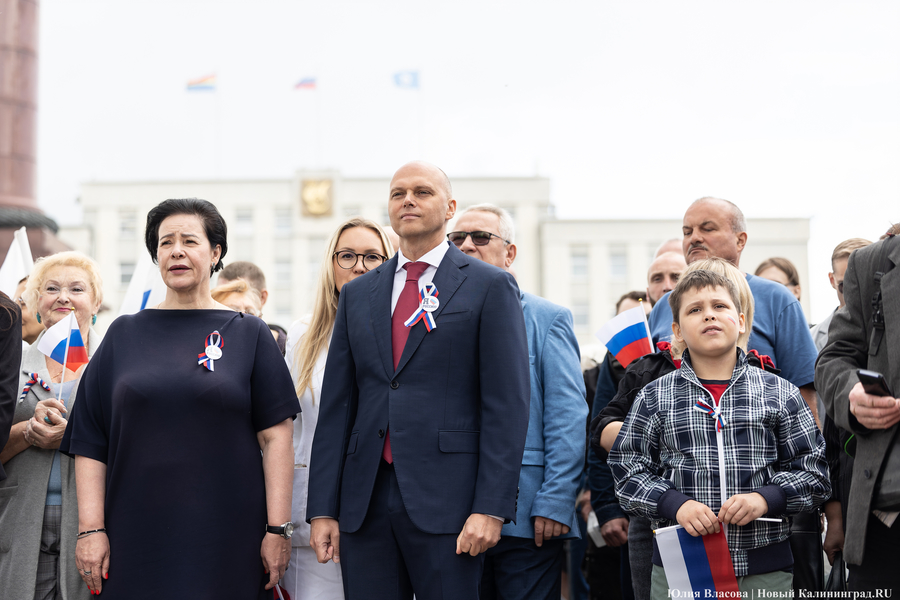 Триколор объединяет: как Калининград отметил День Государственного флага 