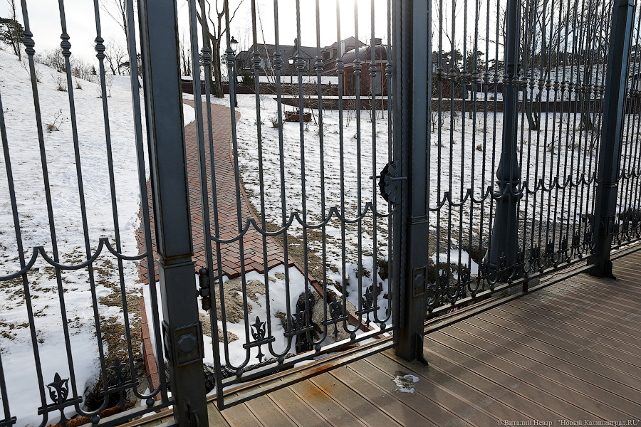 Под давлением: что происходит с берегом у резиденции президента в Пионерском