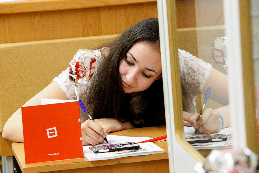 «Каждый пишет, как он слышит»: в Калининграде завершился «Тотальный диктант»