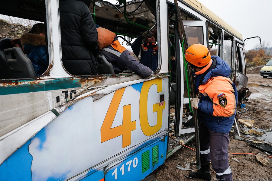 400 граммов тротила: в Калининграде спецслужбы взорвали автобус