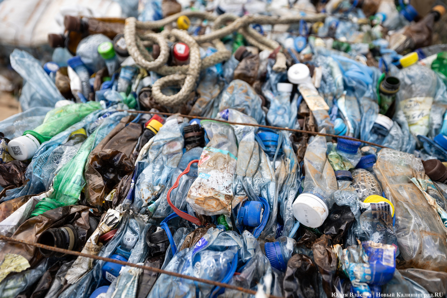 В Калининграде с ул. Туруханской убирают линию обработки вторсырья