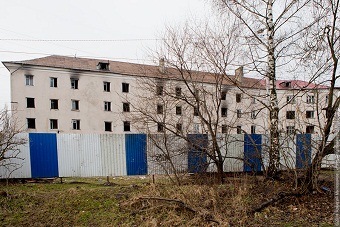 В Калининграде начался снос заброшенного общежития на Гвардейском проспекте