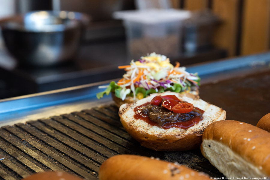 А-ля Новый год: в Зеленоградске «Фиштивалем» в апреле открыли курортный сезон (фото)