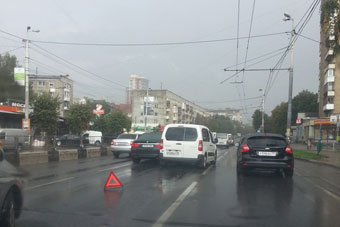 Из-за аварии на Московском проспекте затруднено движение на выезд из города (фото)