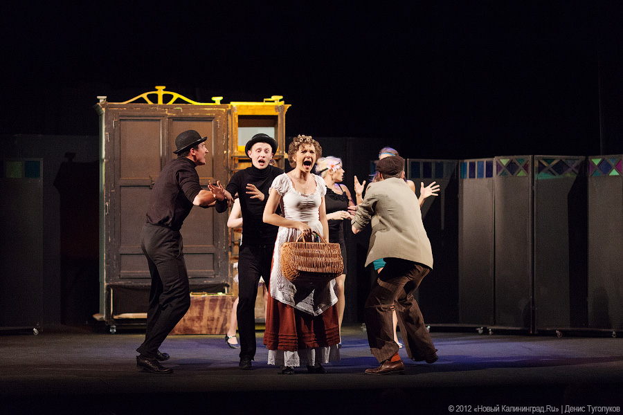 «Искреннее искусство по Булгакову»: фоторепортаж со спектакля «Зойкина квартира»