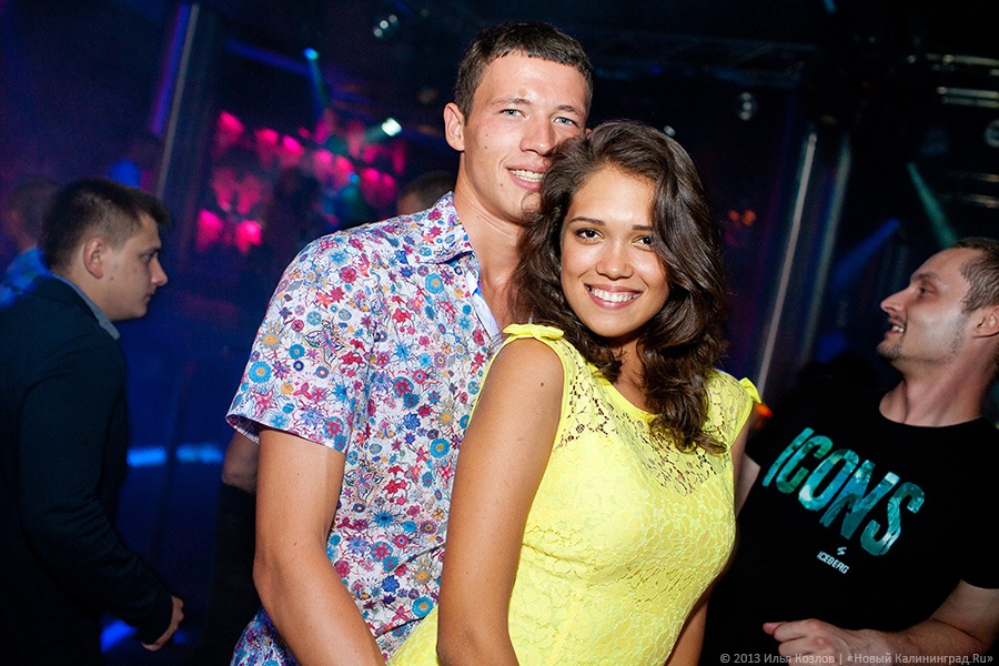 Бикини-пляж: в «Платинуме» прошел показ купальников