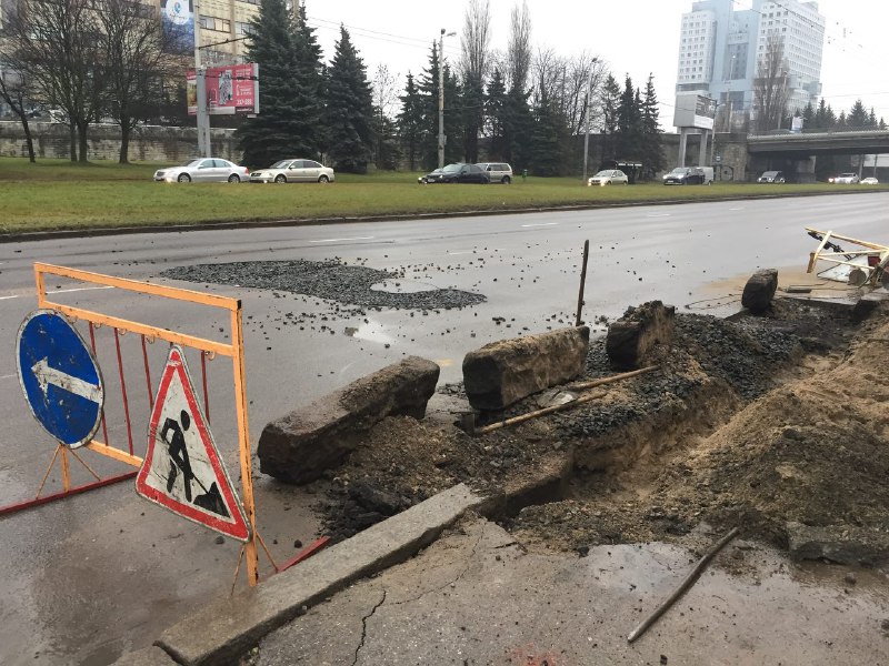 Движение по Московскому проспекту восстановлено после коммунальной аварии (фото)