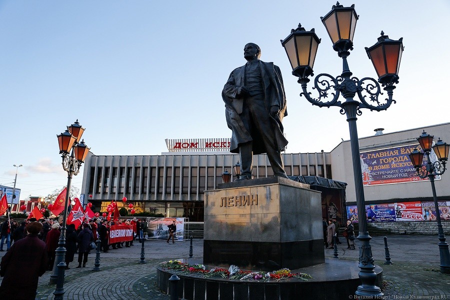 Треть россиян одобряет замену Зюганова на Грудинина на выборах президента