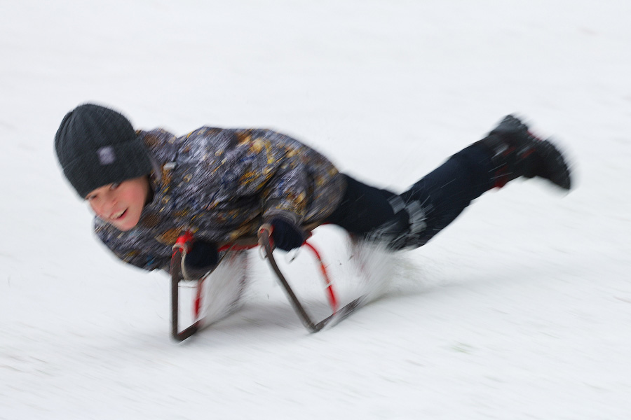 Полет на санках: как в Центральном парке Калининграда с горки катаются (фото)