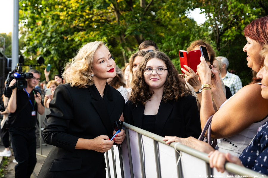 Обморок Антохи МС и голос Пересильд: как открывали фестиваль «Короче» (фото)