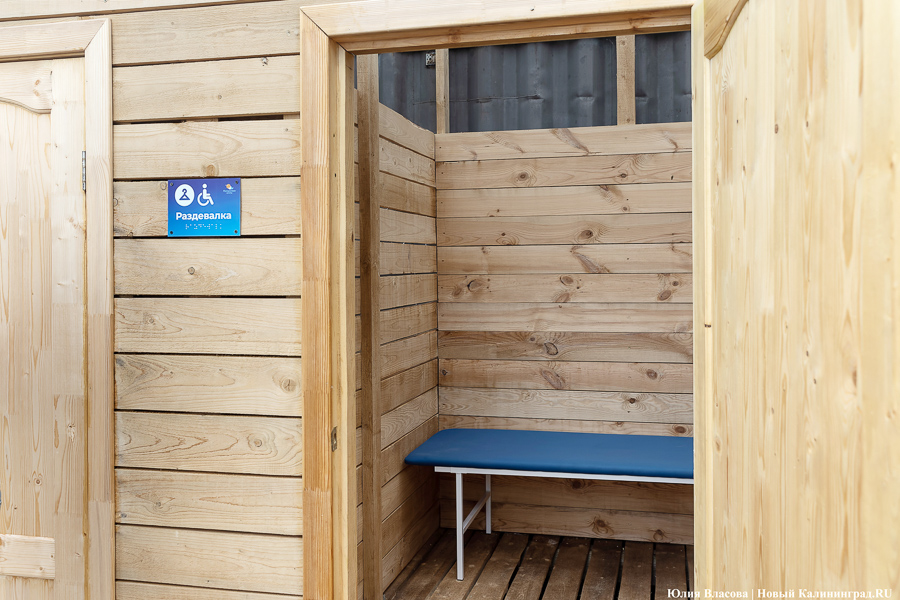 С учетом потребностей: в Прибрежном обустроили пляж для инвалидов-колясочников