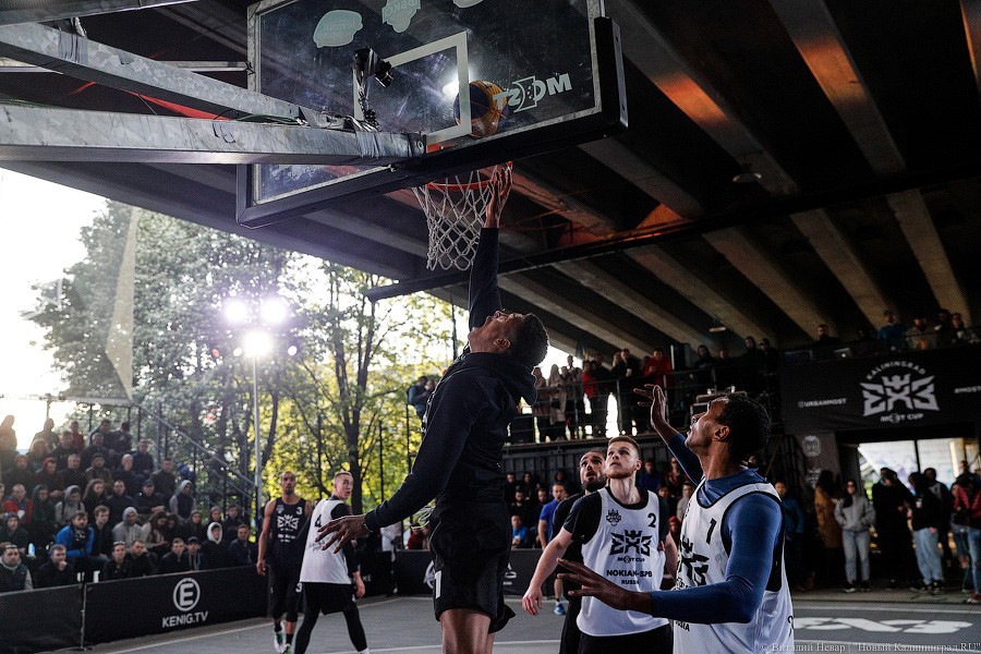 Слэмданк под мостом: в Калининграде прошел статусный турнир по стритболу (фото)