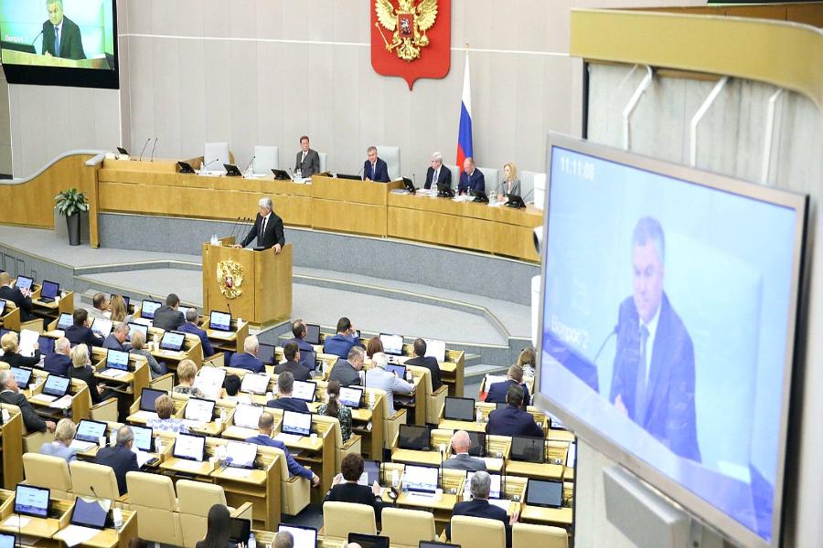 В Госдуме депутаты снизили себе штрафы за прогулы