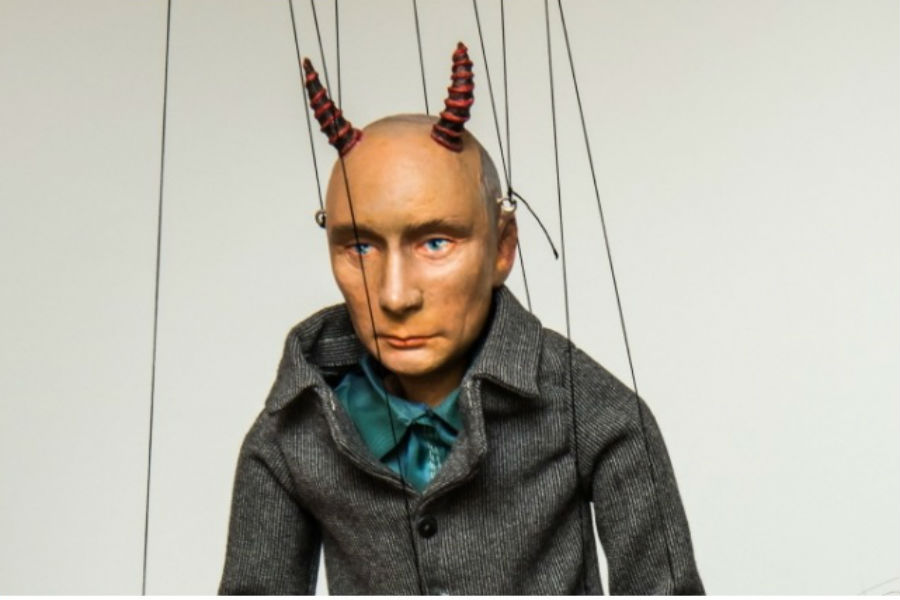 Польская художница создала Путина-марионетку в образе дьявола (фото)
