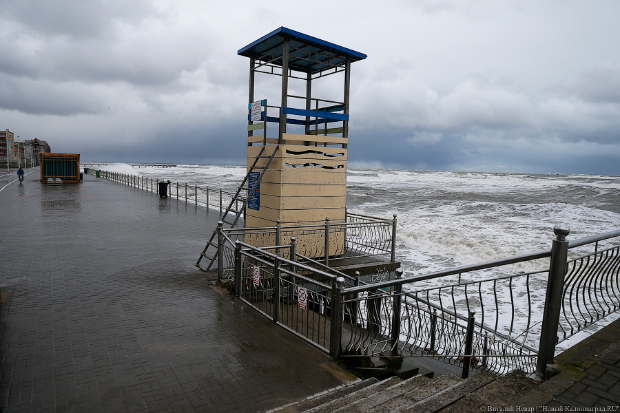 У моря погода: как Зеленоградское побережье переживает шторм