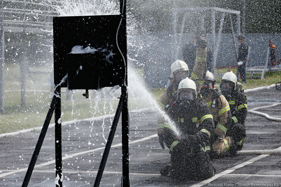И огонь, и вода: как проходил финал областного конкурса МЧС в Калининграде (фото)