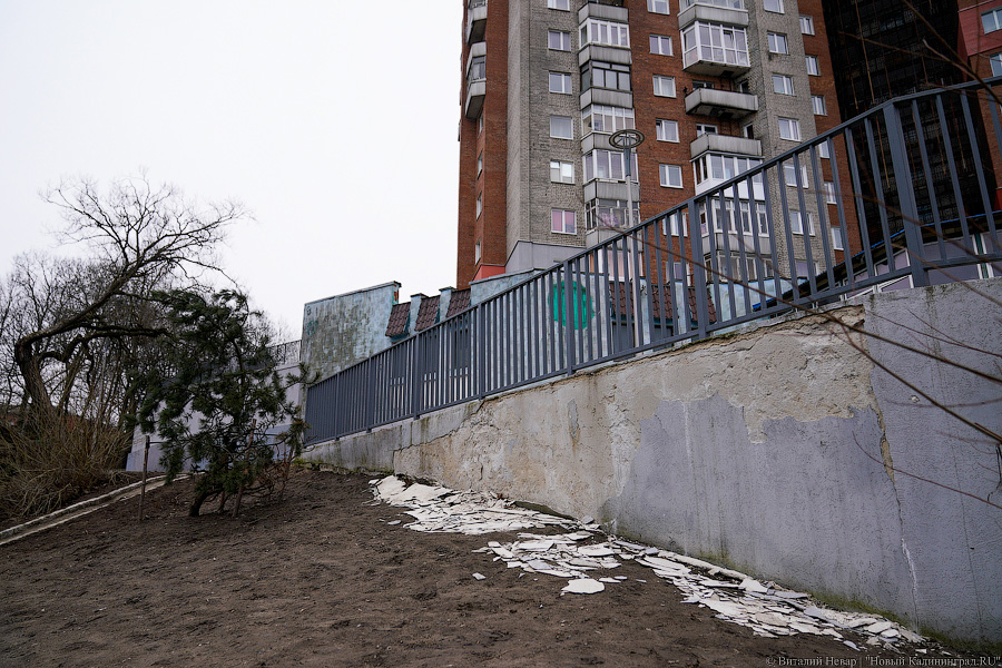 Обвалившаяся штукатурка и не только: благоустроенный за миллионы Нижний пруд после зимы