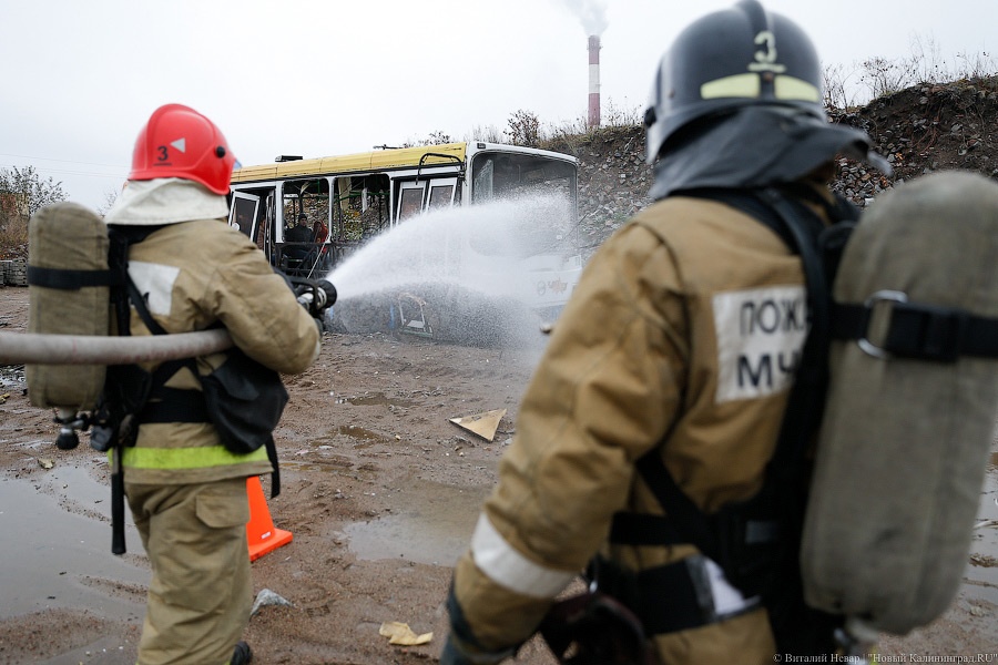 400 граммов тротила: в Калининграде спецслужбы взорвали автобус