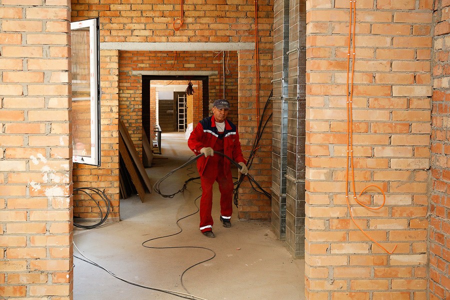 «Скорая» под крышей: как идет ремонт в калининградской областной больнице