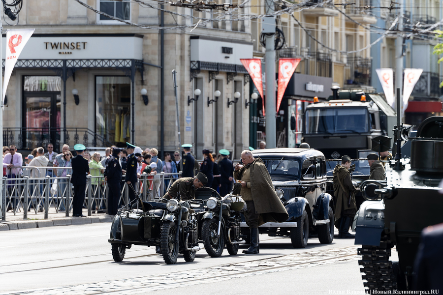 Вино из одуванчиков: изнанка генеральной репетиции парада в Калининграде (фото)