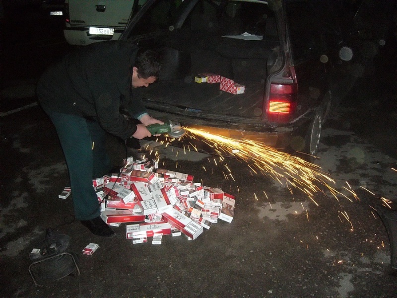 Житель Литвы пытался вывезти контрабандой 1,3 тыс пачек сигарет «для себя» (+фото)