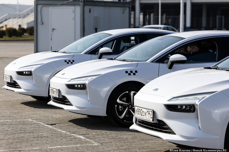 Извоз на киловаттах: в Калининграде появились первые электротакси (фото)