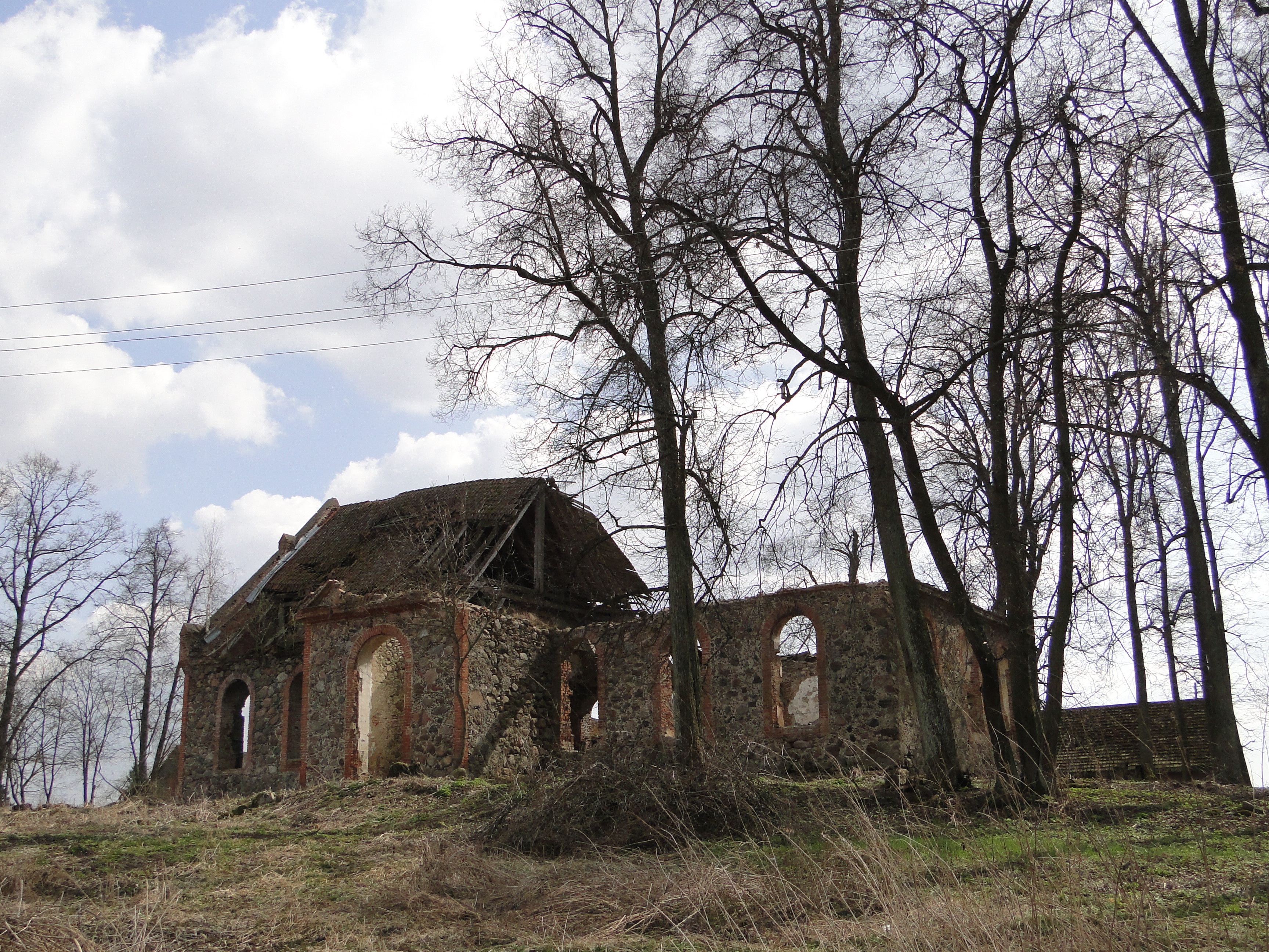 «Когда-то был пожар»: кирха XVIII века в поселке Яблоновка под Озерском